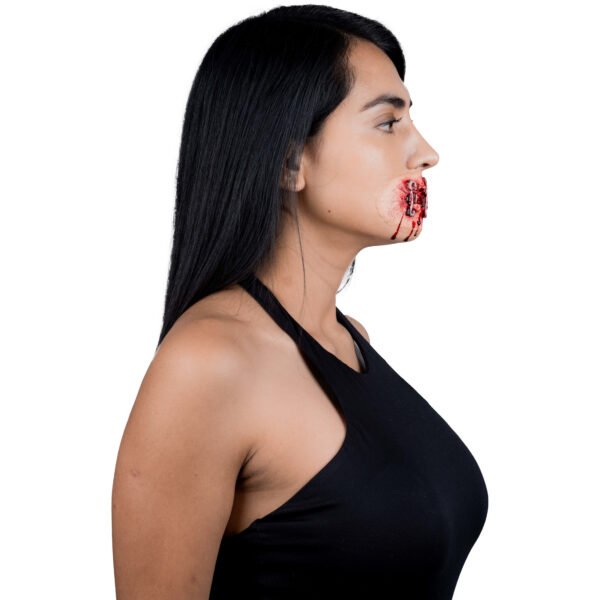 Safety pin mouth