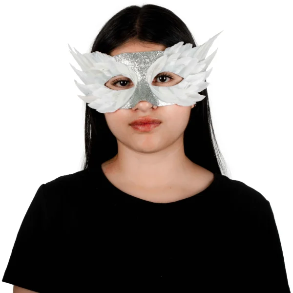 Antifaz Plateado con Plumas