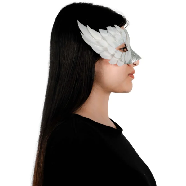 Antifaz Plateado con Plumas