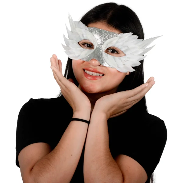 Antifaz Plateado con Plumas