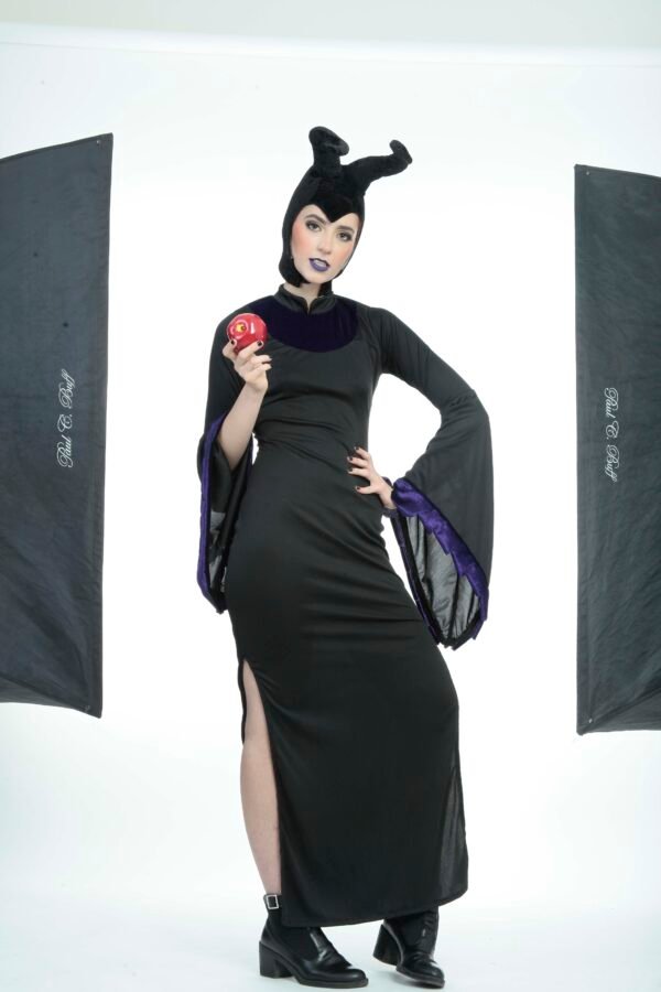 82020_82021_Bewitch (22) Disfraz Bewitch – Vestido Largo Negro de Villana con Tocado de Cuernos y Bastón